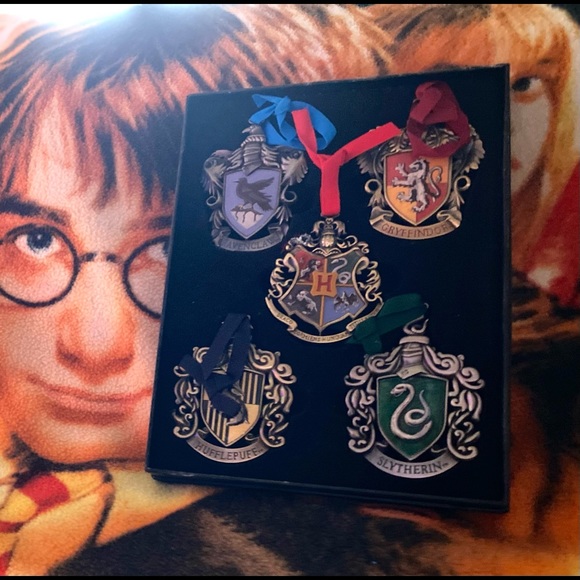 🎄HARRY POTTER ornaments! All 4 houses and Hogwarts. Never used in box - Picture 12 of 15